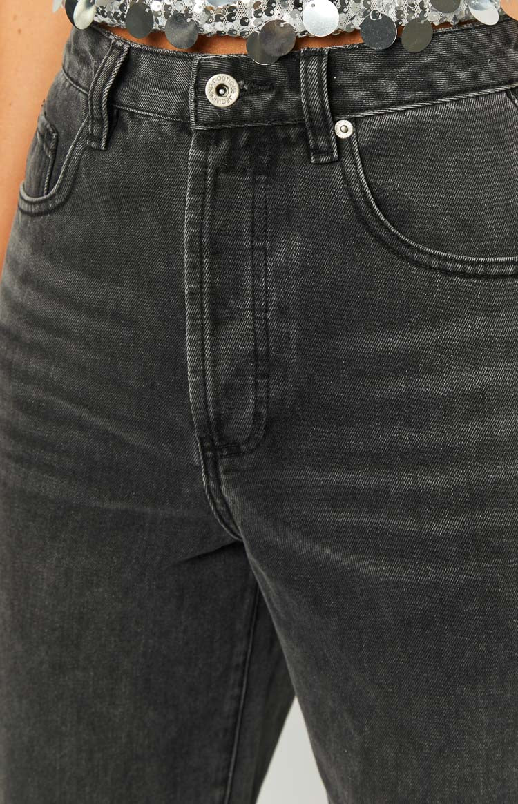 Essie Black Straight Leg Jeans — 6