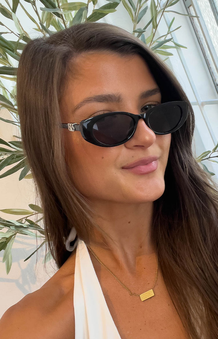 Beginning Julie Black Rounded Sunglasses — 1